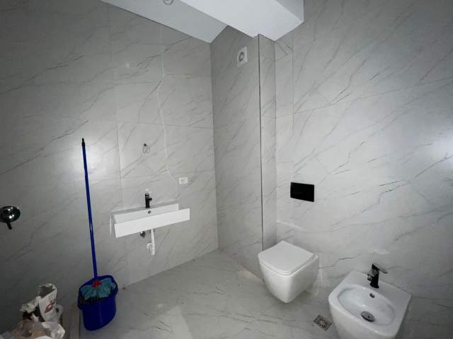 Tirane, jepet me qera apartament 2+1+BLK Kati 7, 104 m² 700 Euro (Rruga e dibres)