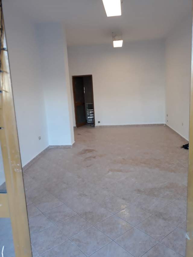 Tirane, jepet me qera Kati 0, 35 m² 350 Euro (Rruga 5 maji)