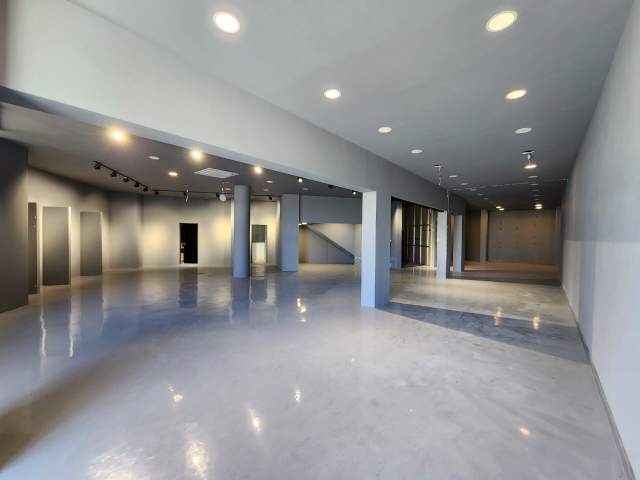 Tirane, jepet me qera magazine 500 m² 1.800 Euro (Autostrada Tirane-Durres)