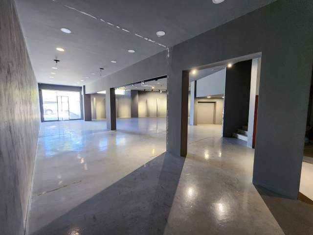 Tirane, jepet me qera magazine 500 m² 1.800 Euro (Autostrada Tirane-Durres)
