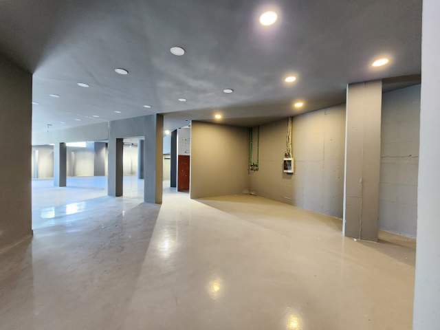 Tirane, jepet me qera magazine 500 m² 1.800 Euro (Autostrada Tirane-Durres)
