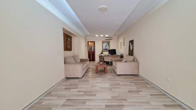 Tirane, jepet me qera zyre Kati 0, 40 m² 400 Euro (Komuna e Parisit)