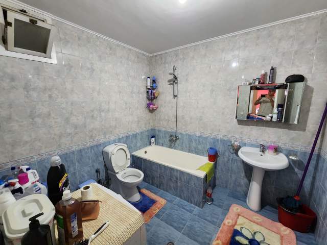 Tirane, jepet me qera apartament 3+1+BLK Kati 3, 209 m² 1.000 Euro (Laprakë)