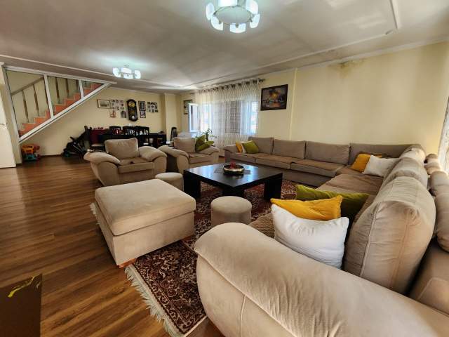 Tirane, jepet me qera apartament 3+1+BLK Kati 3, 209 m² 1.000 Euro (Laprakë)