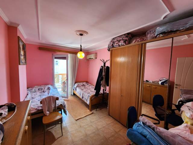 Tirane, jepet me qera apartament 3+1+BLK Kati 3, 209 m² 1.000 Euro (Laprakë)