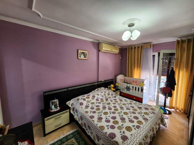 Tirane, jepet me qera apartament 3+1+BLK Kati 3, 209 m² 1.000 Euro (Laprakë)