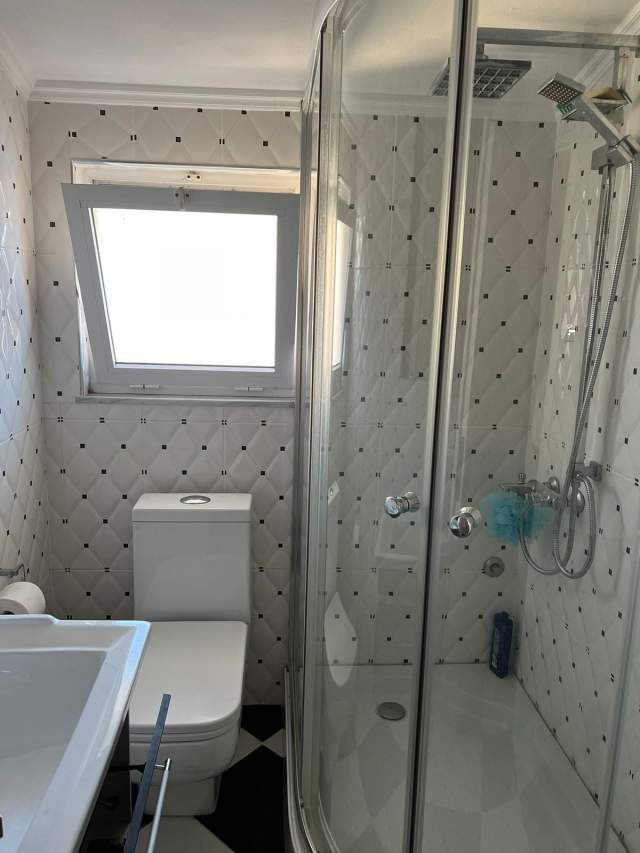 Tirane, jepet me qera apartament 3+1+BLK Kati 3, 130 m² 500 Euro (Fresku)