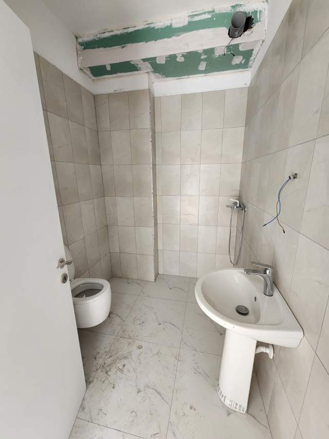Tirane, jepet me qera zyre Kati 1, 110 m² 430 Euro (Casa Italia)