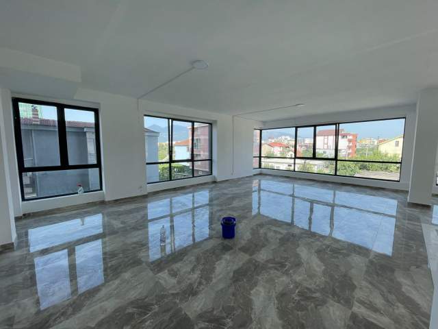 Tirane, jepet me qera ambjent biznesi Kati 1, 800 m² 8.000 Euro (Astir)