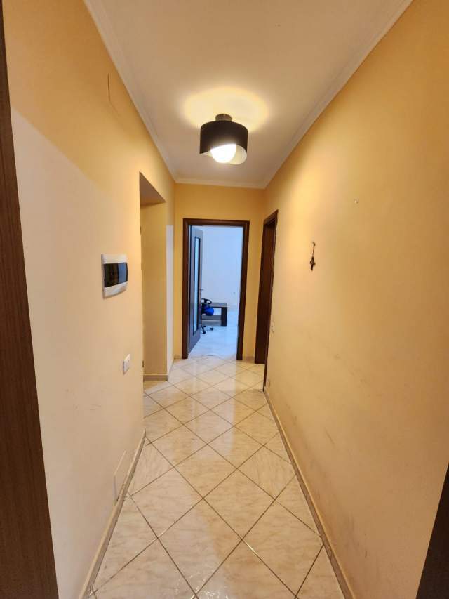 Tirane, jepet me qera apartament Kati 0, 60 m² 500 Euro (21 Dhjetori)