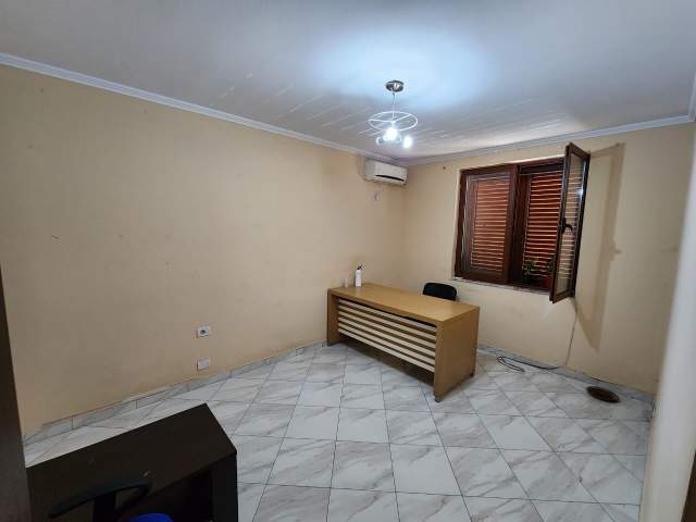 Tirane, jepet me qera apartament Kati 0, 60 m² 500 Euro (21 Dhjetori)