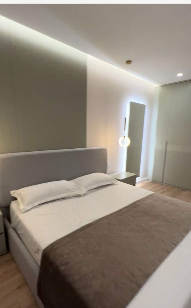 Tirane, jepet me qera apartament 1+1+BLK Kati 3, 70 m² 500 Euro (Xhamlliku)