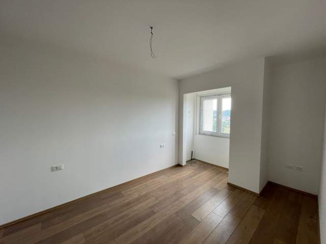 Tirane, shes apartament 1+1 Kati 8, 5.902 m² 65.000 Euro (Vila L)