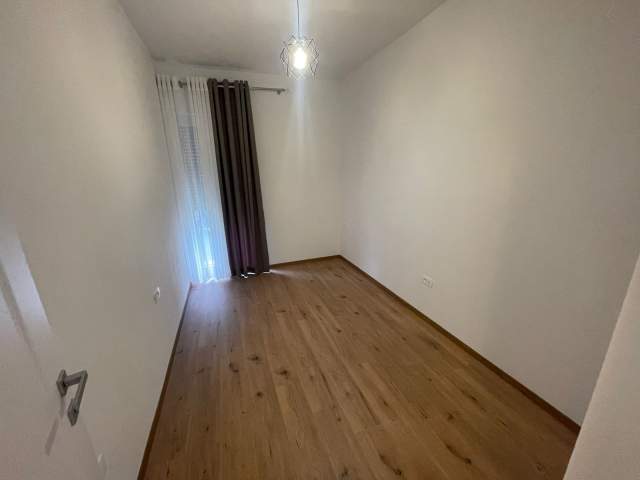 Tirane, jap me qera apartament Kati 1, 135 m² 1.100 Euro (Liqeni i Thatë)