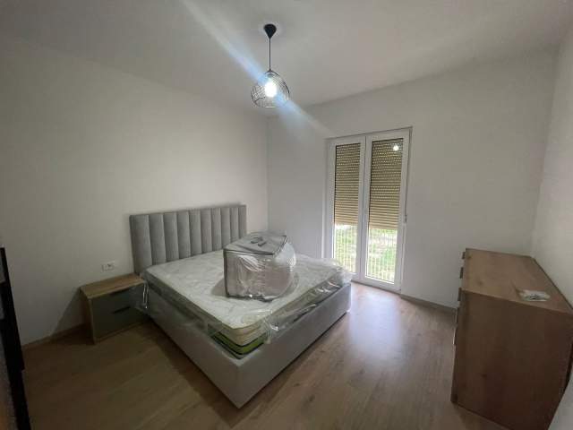 Tirane, jepet me qera apartament 1+1+BLK Kati 1, 70 m² 700 Euro (Liqeni i thate)
