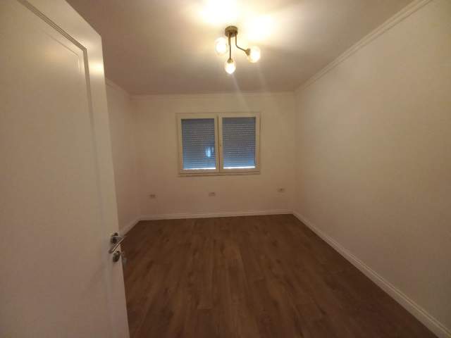 Tirane, jepet me qera apartament 3+1+BLK Kati 3, 95 m² 800 Euro (Mine Peza)