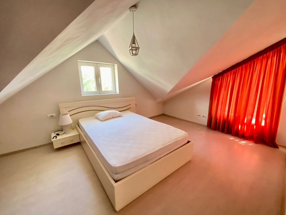 Tirane, shitet Vile 3+1+Aneks+Ballkon Kati 2, 170 m² (Rruga e Elbasanit)