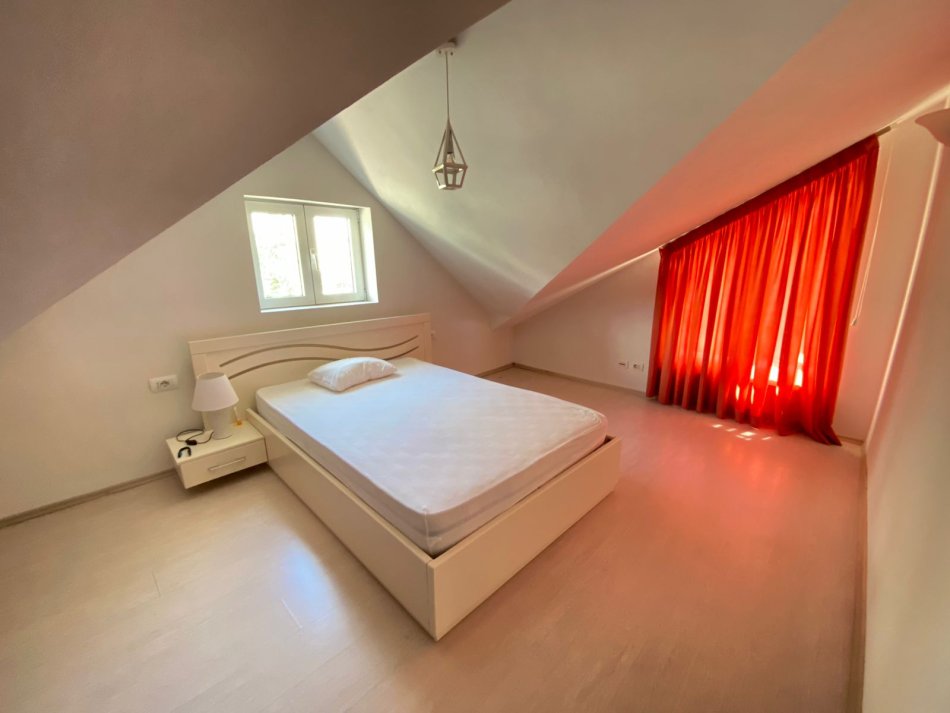 Tirane, shitet Vile 3+1+Aneks+Ballkon Kati 2, 170 m² (Rruga e Elbasanit)