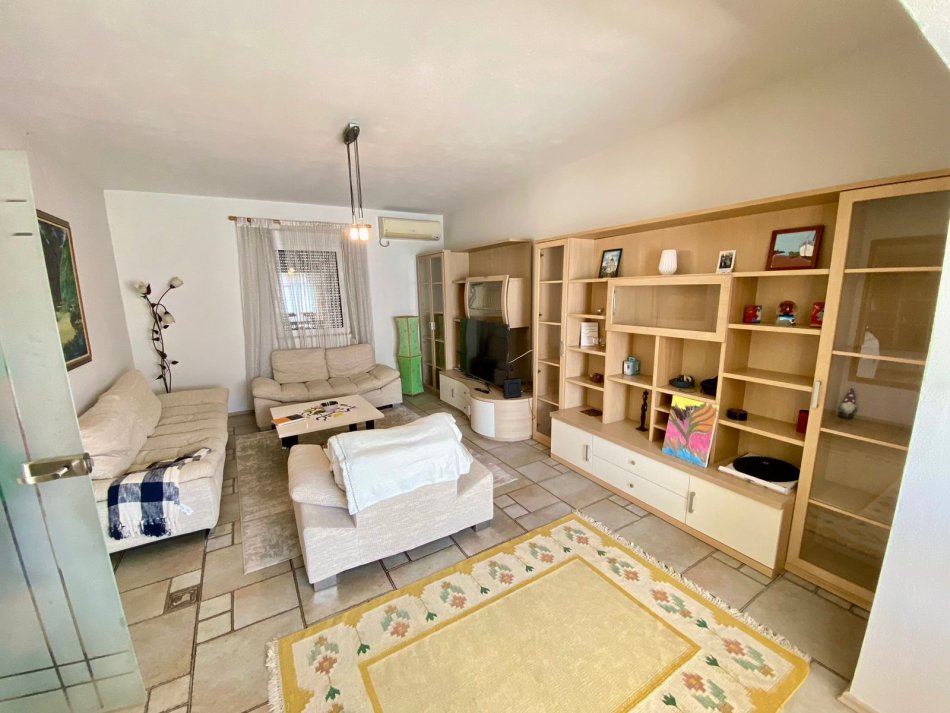 Tirane, shitet Vile 3+1+Aneks+Ballkon Kati 2, 170 m² (Rruga e Elbasanit)