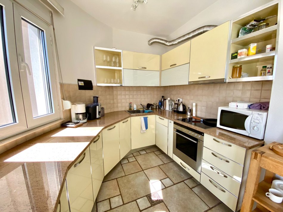 Tirane, shitet Vile 3+1+Aneks+Ballkon Kati 2, 170 m² (Rruga e Elbasanit)