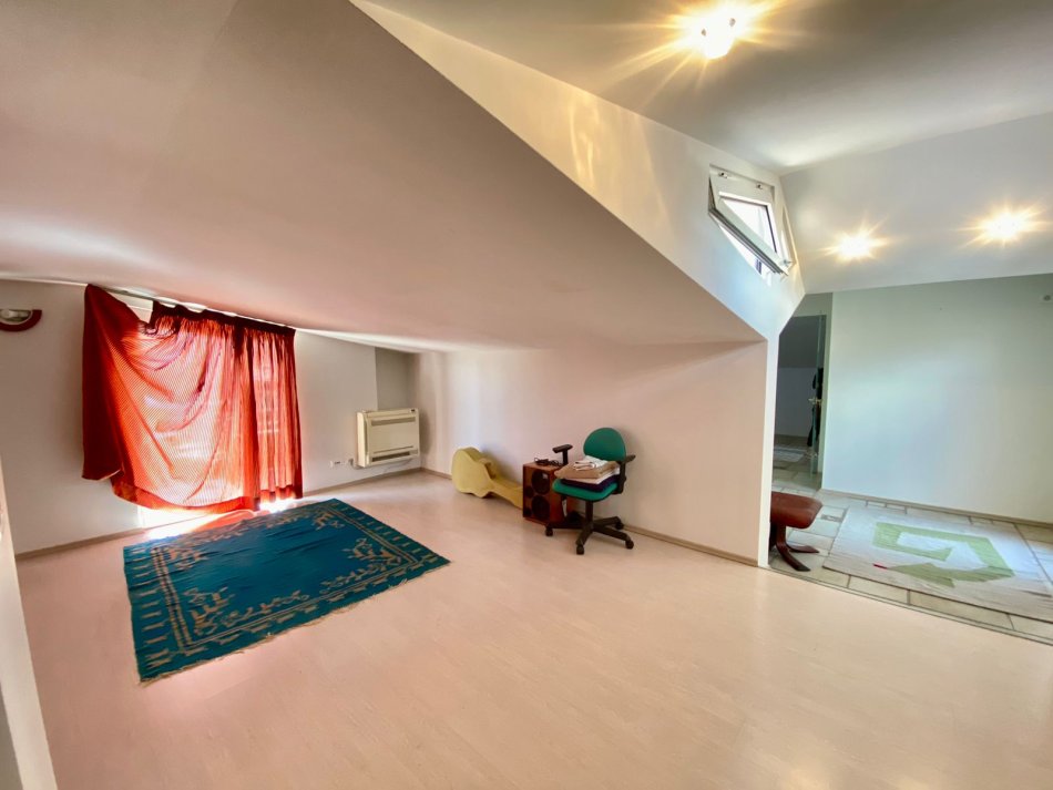 Tirane, shitet Vile 3+1+Aneks+Ballkon Kati 2, 170 m² (Rruga e Elbasanit)