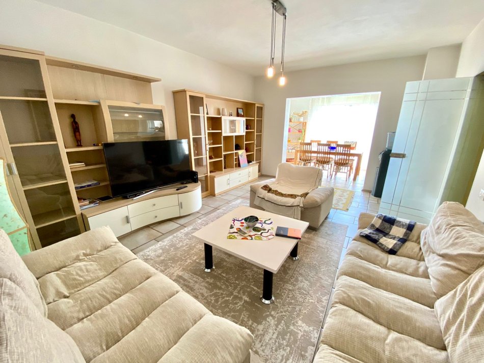 Tirane, shitet Vile 3+1+Aneks+Ballkon Kati 2, 170 m² (Rruga e Elbasanit)