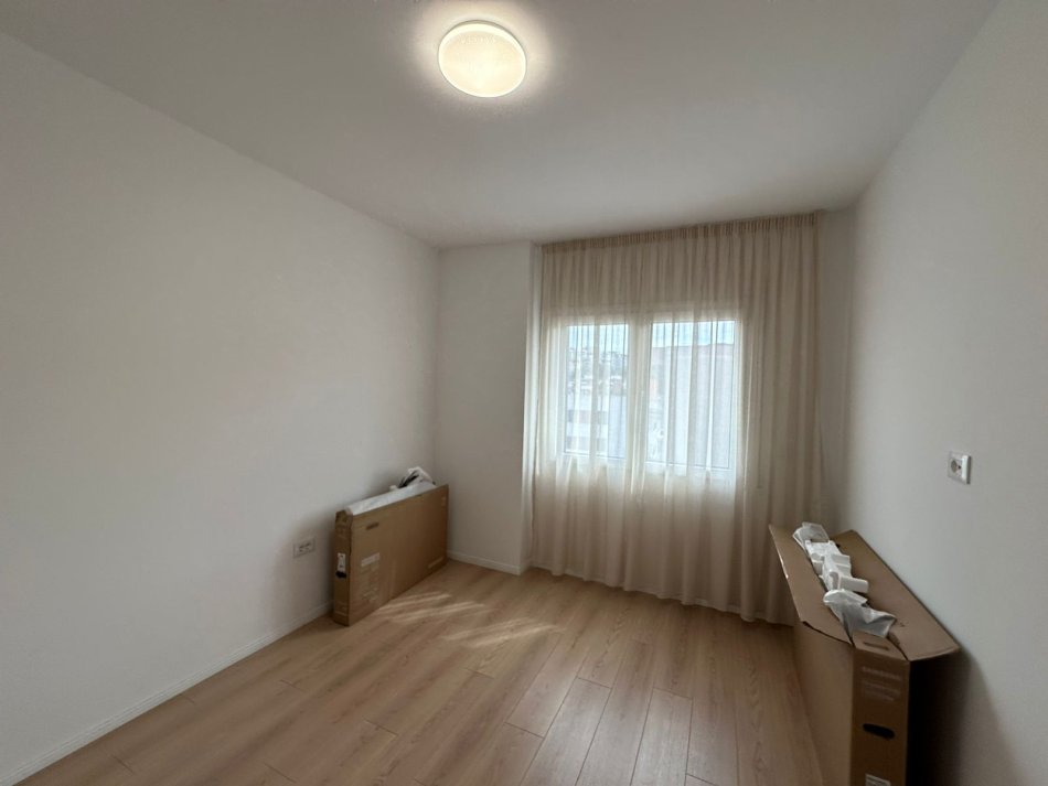 Tirane, jepet me qera apartament 2+1+Ballkon Kati 3, 97 m² 750 € (Kodra e Diellit)
