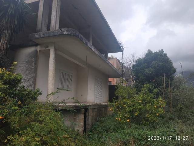 Delvine, Shitet Truall 250 m² dhe Ndertese 98 m², 4.650.000 Leke