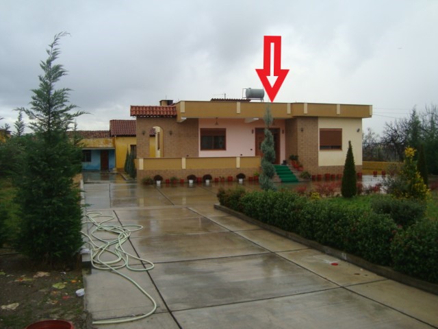 Kruje, shitet  1. Tokë Arë, Truall + Ndërtesë  2. Truall + Ndërtesë (Zeze)
