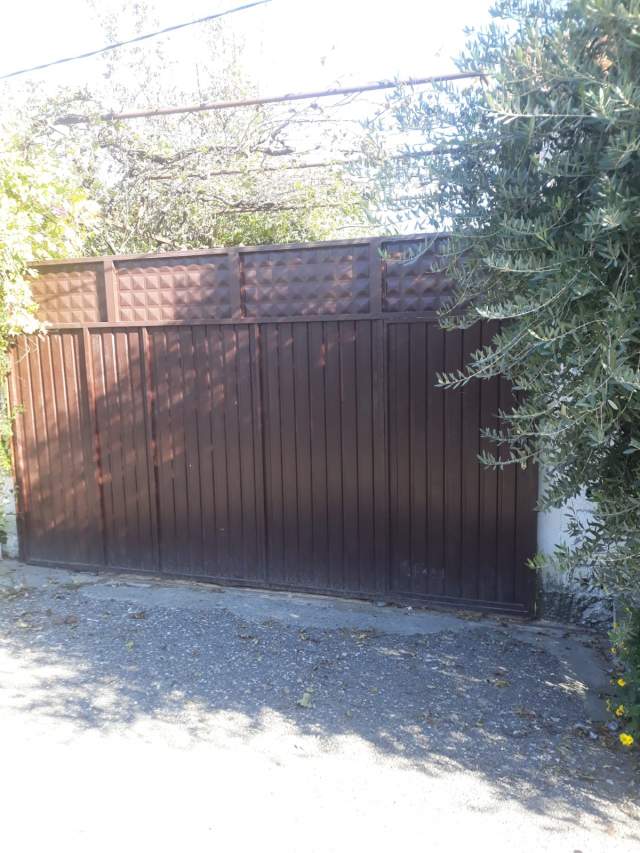 Shkoder, Barbullush Shitet Truall 200 m² dhe Ndertese 130 m² me siperfaqe totale 728 m², 2.016.000 Leke