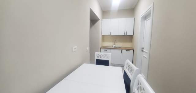 Tirane, jepet me qera apartament 2+1 Kati 1, 650 Euro (Pazari i Ri)