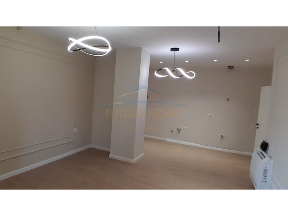 Tirane, shitet apartament 2+1+Ballkon Kati 2, 100 m² 255.000 € (9 Katsheve, Qender)