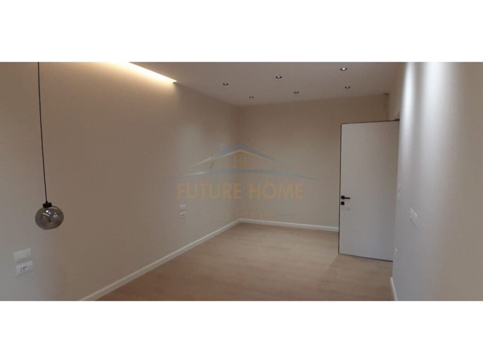 Tirane, shitet apartament 2+1+Ballkon Kati 2, 100 m² 255.000 € (9 Katsheve, Qender)