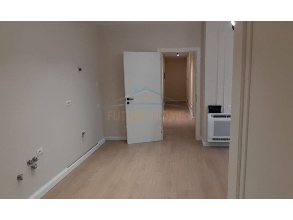 Tirane, shitet apartament 2+1+Ballkon Kati 2, 100 m² 255.000 € (9 Katsheve, Qender)