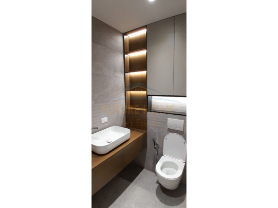 Tirane, shitet apartament 2+1+Ballkon Kati 2, 100 m² 255.000 € (9 Katsheve, Qender)
