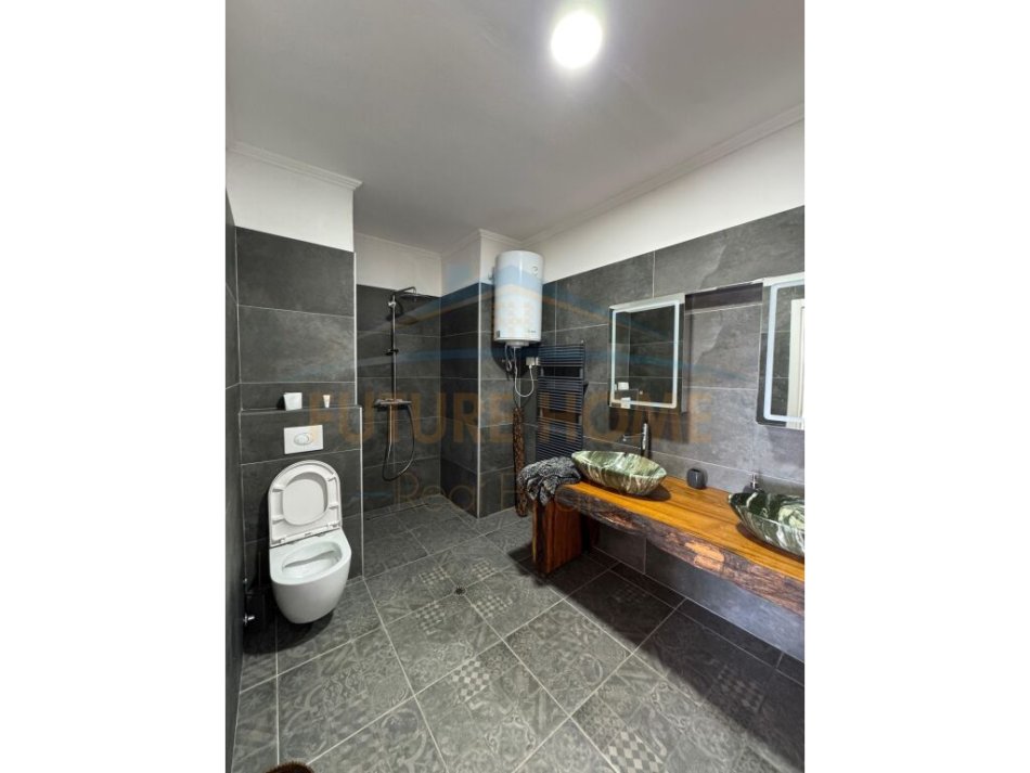Shkembi Kavajes, shitet apartament 1+1 Kati 14, 134 m² 195.000 € 
