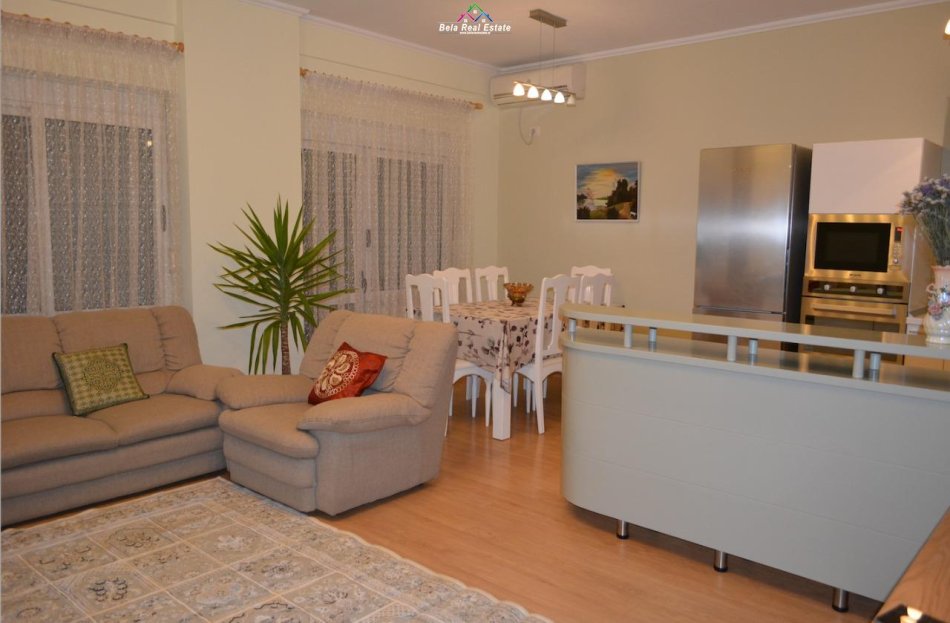 Tirane, jepet me qera apartament 2+1 Kati 7, 100 m² 750 € (qender)