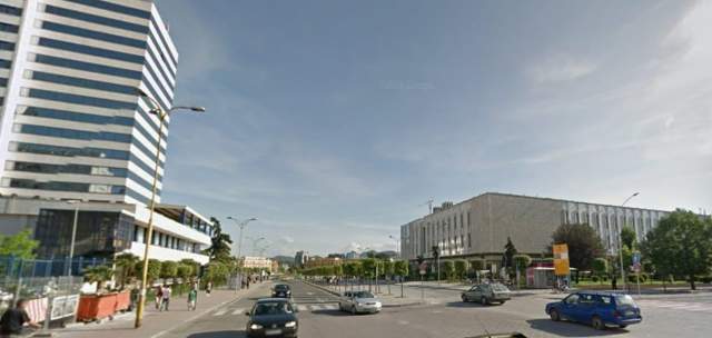 Tirane, jap me qera dyqan Kati 0, 70 m² 1.300 Euro (Rruga Urani Pano)