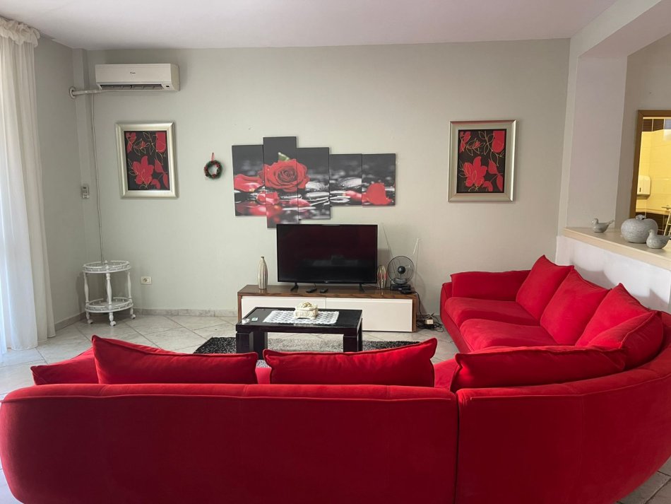 Tirane, jepet me qera shtepi 2+1 Kati 0, 140 m² 600 € (Rruga Qemal Stafa)