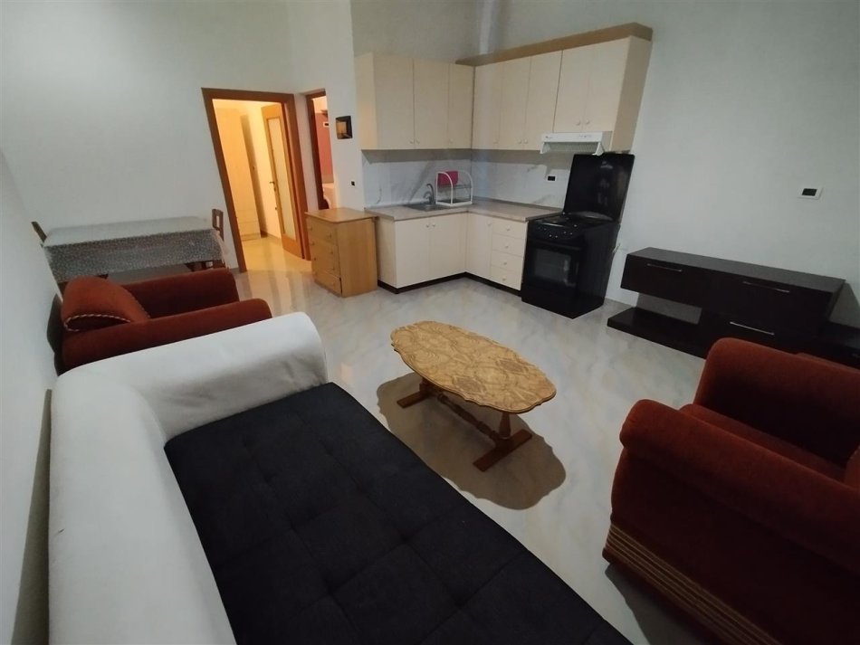 Tirane, jepet me qera apartament 1+1 Kati 1, 45 m² 270 € (Muhamed Deliu)
