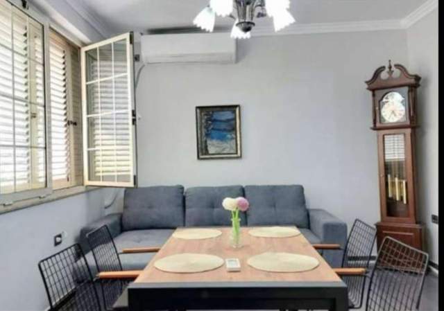 Tirane, jepet me qera apartament 3+1+A+BLK Kati 2, 110 m² 700 Euro (rruga fortuz)