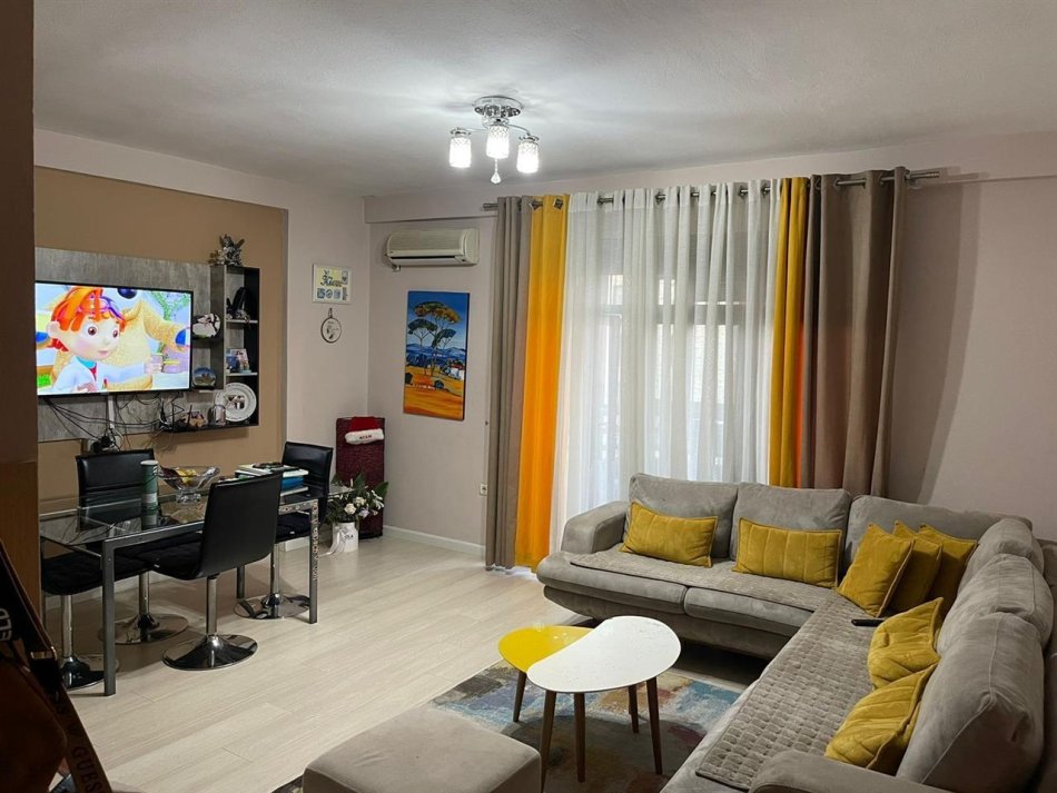 QERA APARTAMENT 1+1 UNAZE E RE TIRANE