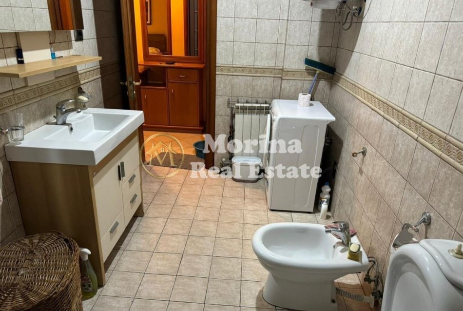 Tirane, jepet me qera apartament 2+1 Kati 2, 92 m² 600 € (Komuna Parisit)