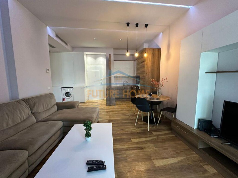 Tirane, jepet me qera apartament 1+1 Kati 4, 73 m² 700 € (Kompleksi Delijorgji)
