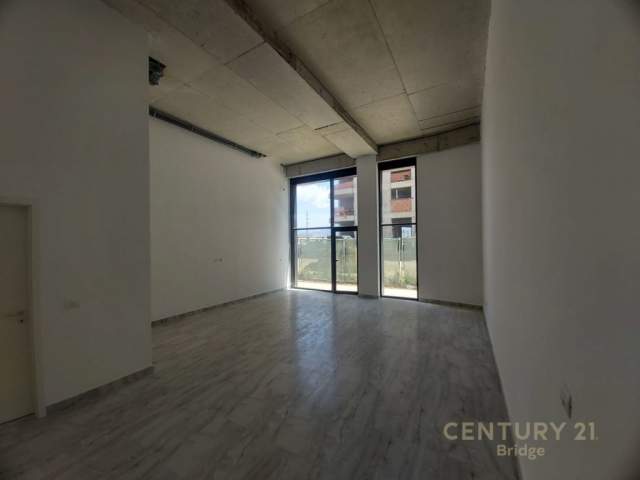 Tirane, jepet me qera dyqan Kati 0, 33 m² 350 Euro (Bulevardi i Ri)