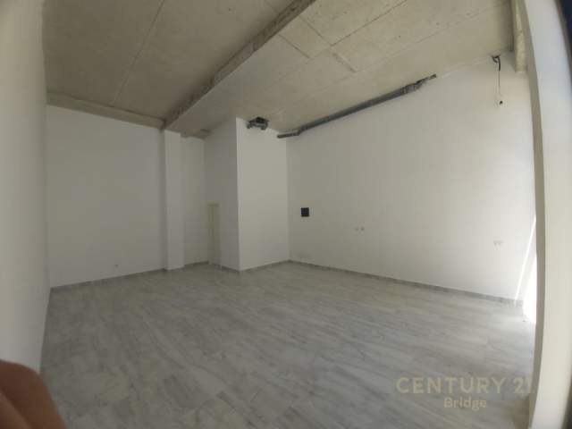 Tirane, jepet me qera dyqan Kati 0, 66 m² 350 Euro (Bulevardi i Ri)