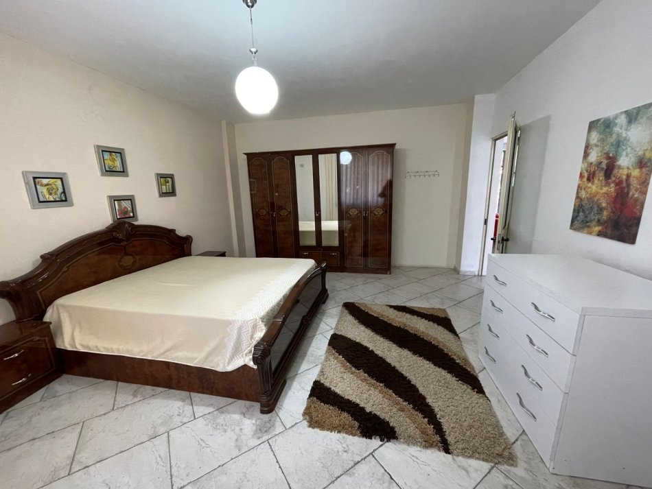Tirane, jepet me qera shtepi 2+1 Kati 0, 140 m² 600 € (Rruga Qemal Stafa)