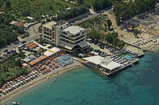 Vlore, jepet me qera dyqan Kati 0, 250 m² 3.300 € (Radhime)