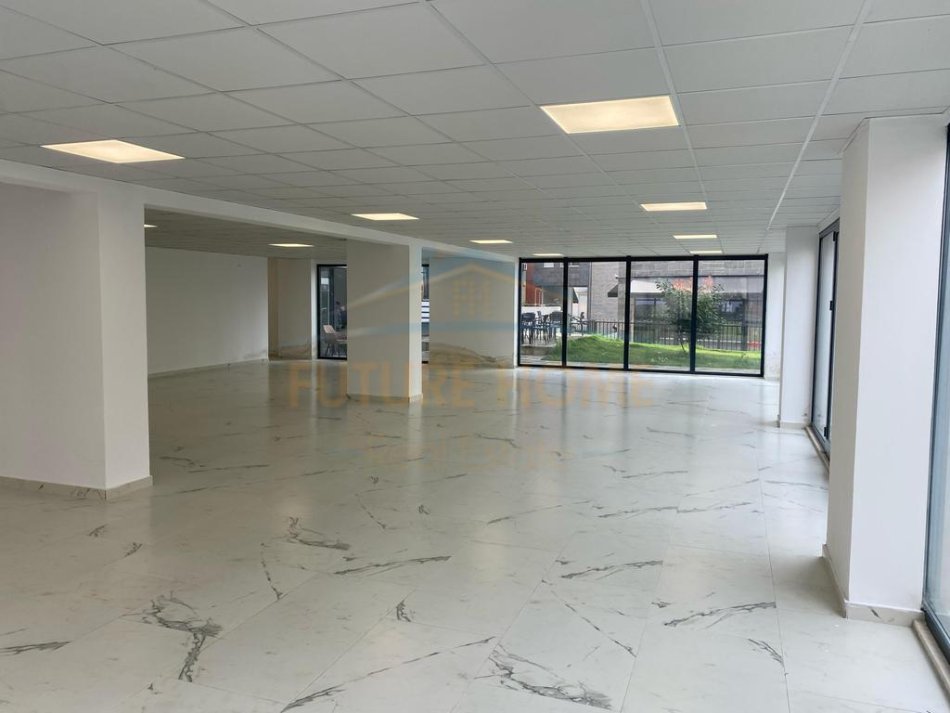 0683487469  Tirane, jepet me qera ambjent biznesi Kati 0, 1.000 m² 7.000 € (Rruga e Dibres)