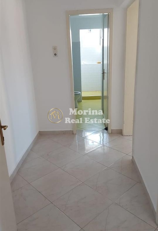 Tirane, jepet me qera apartament 1+1 Kati 4, 60 m² 250 € (Kombinat)